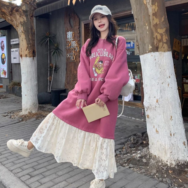 ALORA 打棒球卡通刷毛拼蕾絲洋裝 