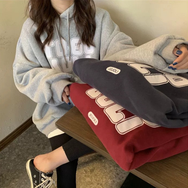 ALORA 薄款QQ英文字母刷毛連帽T 