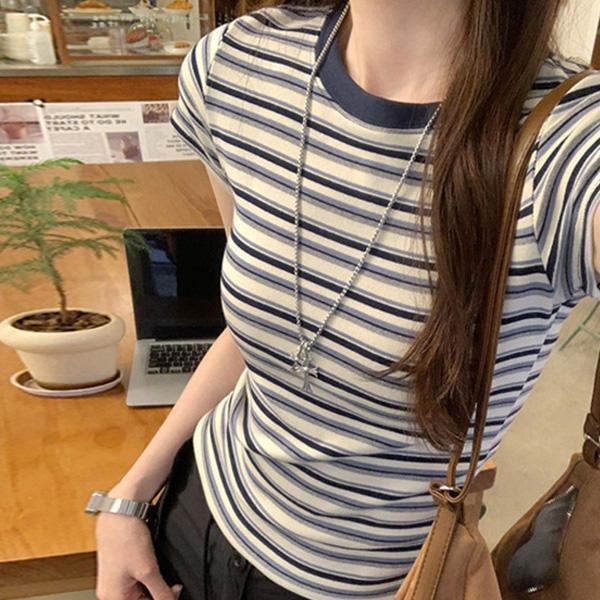 ALORA 活潑撞色條紋短T 