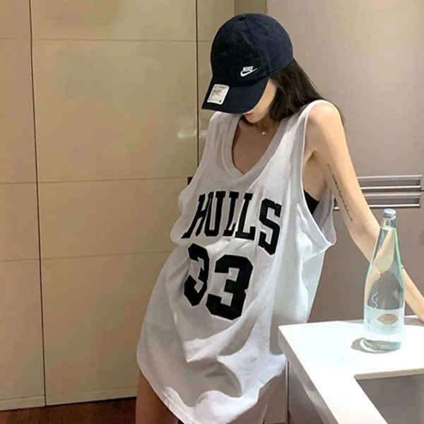 ALORA 黑白字母33號背心 