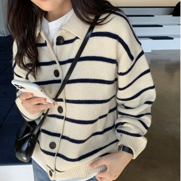 ALORA 翻領橫條紋針織外套 