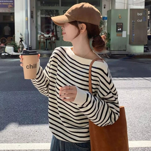 ALORA 小船領橫條紋針織上衣 