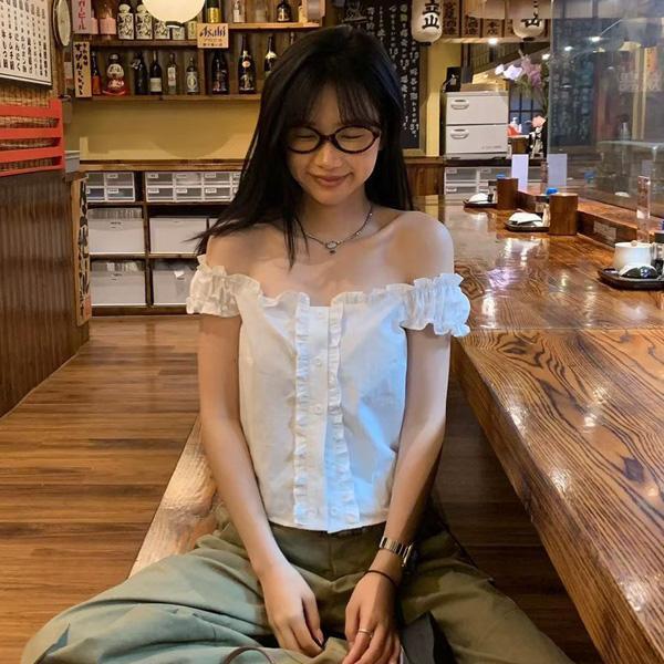 ALORA 木耳邊小露肩上衣 