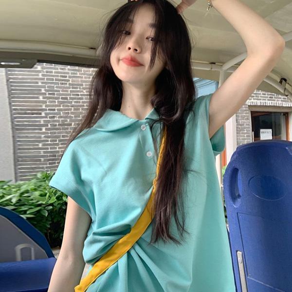 ALORA 二顆娃娃POLO領上衣 