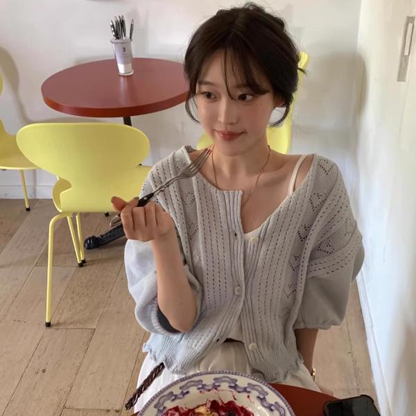 ALORA 愛心緹花簍空感針織外套 