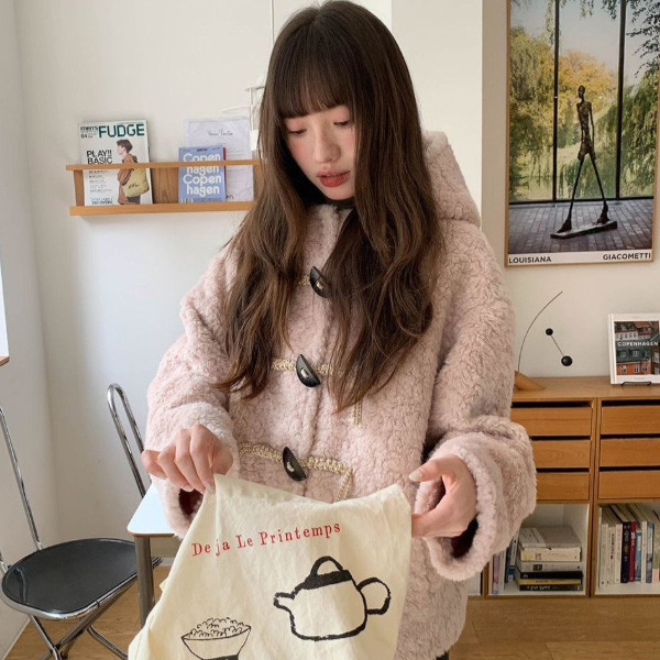 ALORA 甜甜粉羊羔毛連帽外套 