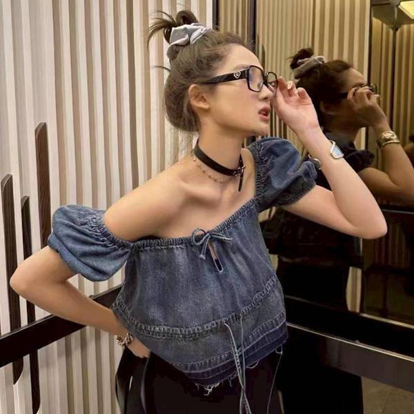 ALORA 泡袖微澎設計牛仔上衣 