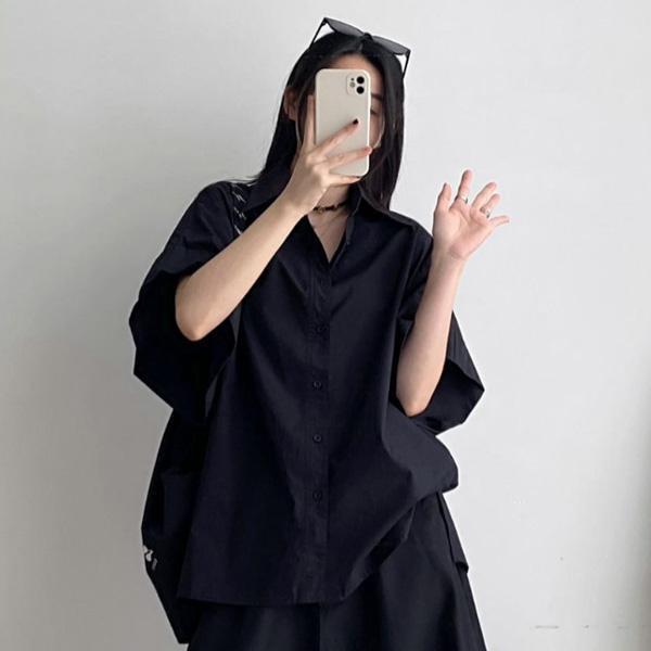 ALORA 黑系寬寬短袖襯衫 