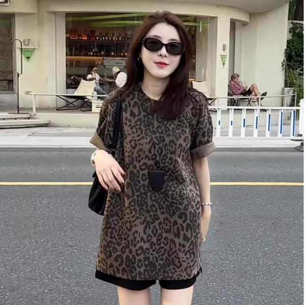 ALORA 滿版豹紋圓領短T 