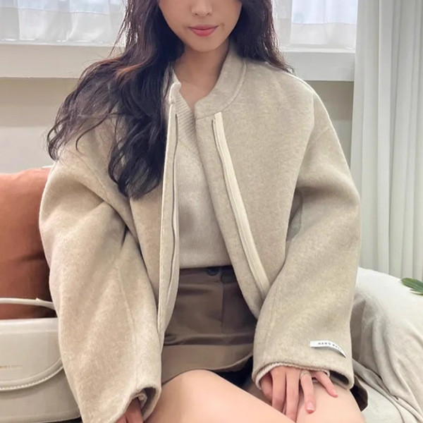 ALORA 無印風無領拉鍊毛尼外套 