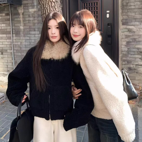 ALORA 可愛毛領加厚針織外套 