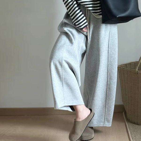 ALORA 立體線條休閒長褲 