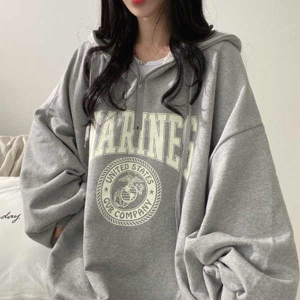 ALORA 大片英文半拉鍊連帽衛衣 