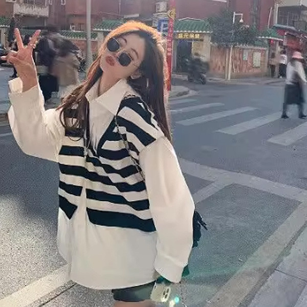 ALORA 橫條背心拼接襯衫 