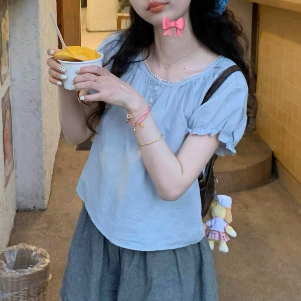 ALORA 清爽天藍色花邊上衣 