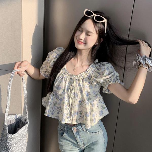 ALORA 碎花印花公主袖上衣 