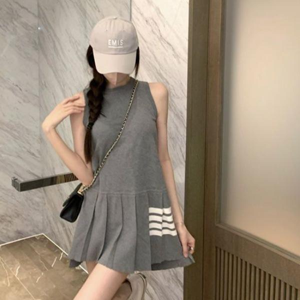 ALORA 學院風百褶裙洋裝 