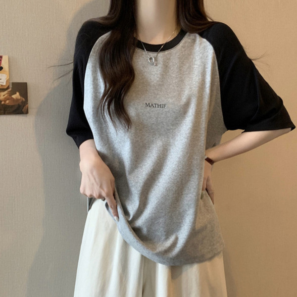ALORA 小小英文字拼色短T 