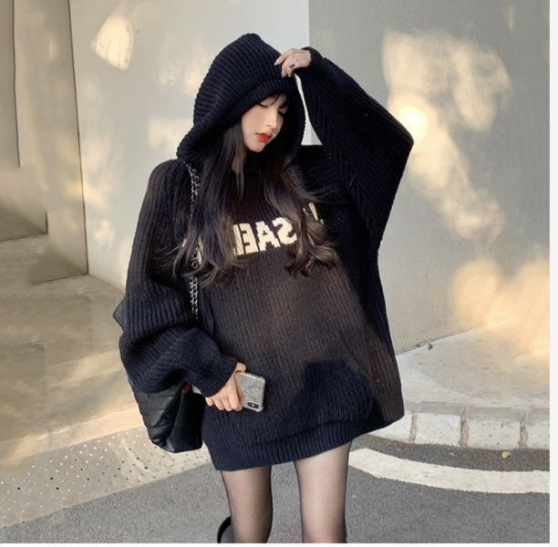 ALORA 大英文字母針織連帽洋裝 