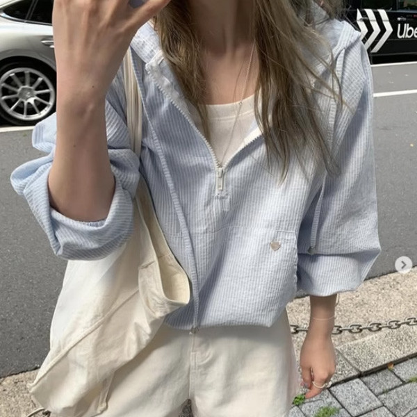 ALORA 午後直條拉鍊連帽上衣 