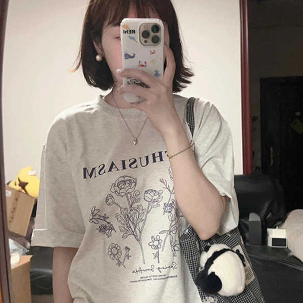 ALORA 線條感花朵印花短T 