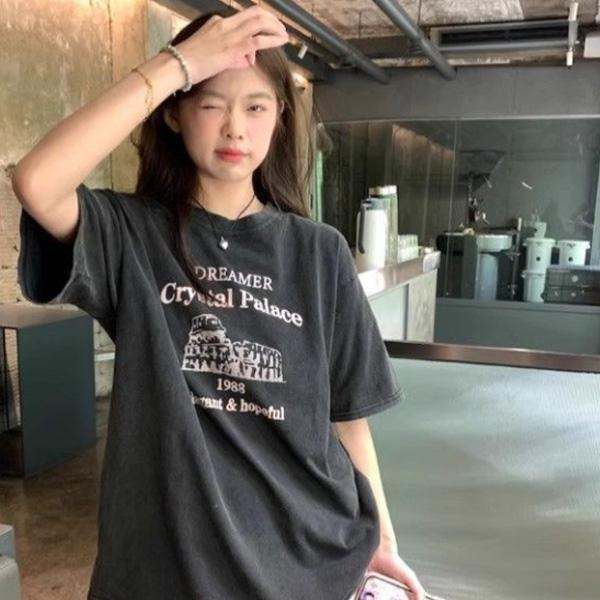 ALORA 建築印花洗舊短T 