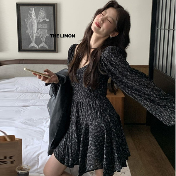 ALORA 溫柔黑白碎花花朵洋裝 