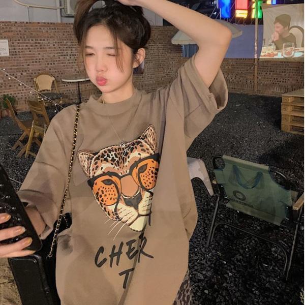 ALORA 個性豹紋印花短T 