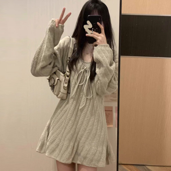 ALORA 小優雅胸前綁帶針織洋裝 