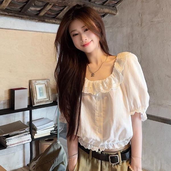 ALORA 奶白方領蕾絲棉麻上衣 