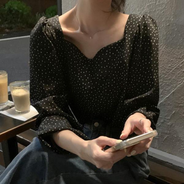 ALORA 黑色點點方領雪紡上衣 
