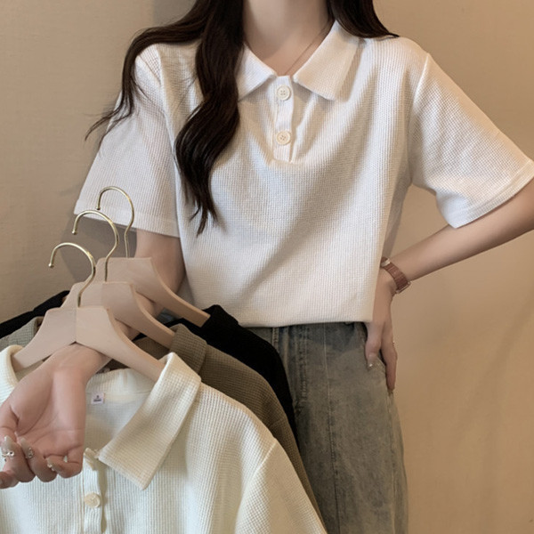 ALORA 二釦華夫格POLO上衣 
