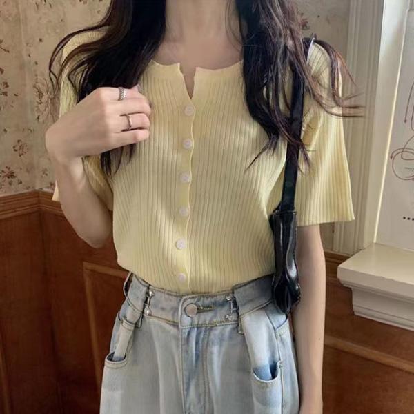 ALORA 多巴胺色!排釦針織短袖 