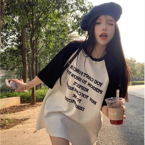 ALORA 拼色英文滿版印花短T 