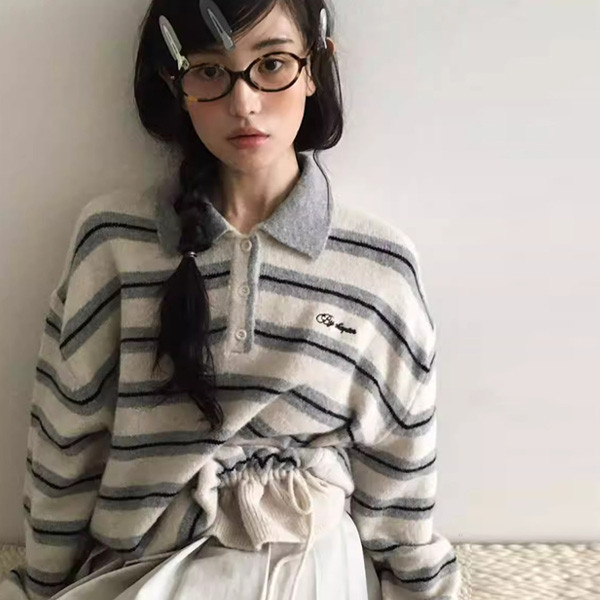 ALORA 下擺抽繩條紋針織毛衣 