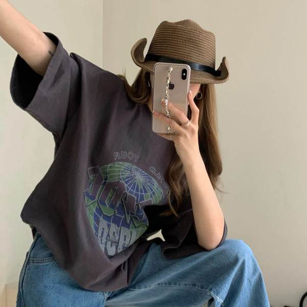 ALORA 男友版地球1980印花短T 