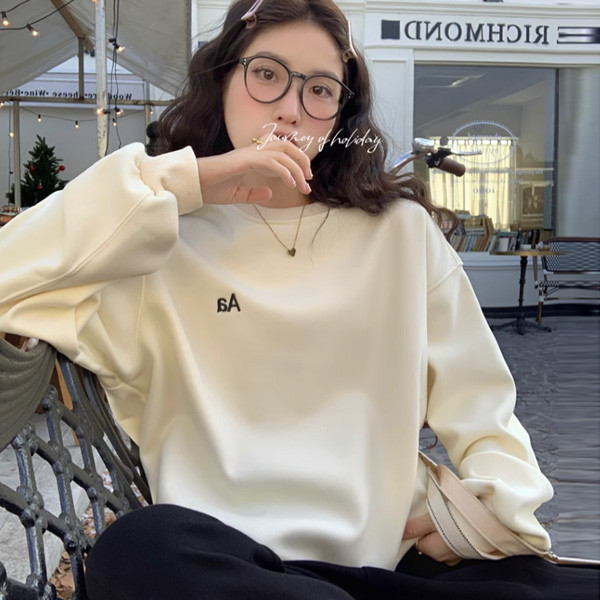 ALORA 圓領Aa小刺繡衛衣 