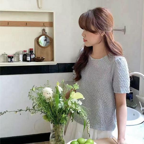 ALORA 仙氣滿點！泡泡立體壓紋質感上衣 