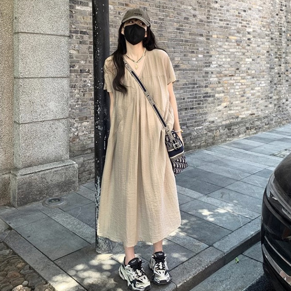 ALORA 好感滿分薄款V領洋裝 