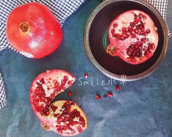 加州石榴 紅石榴、石榴、水果界紅寶石、女生必吃水果、花青素水果推薦、抗氧化水果、維他命C水果、皮膚亮白水果、pomegranate 好處、石榴功效、抗老化水果、美顏水果推薦、女性養顏水果、Smile水果、紅色水果推薦