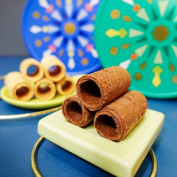 【超狂雙11】一口蜂巢蛋捲－1+1超值組 設計短版輕巧方便食用,一口接一口
不用怕掉屑,餅皮薄捲數多,
口感吃起來非常厚實,
採用法芙納無糖可可粉調製,
微苦甜而不膩