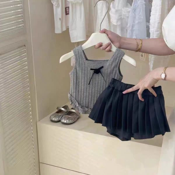 【現貨】女童兩件套 背心小可愛上衣+百褶裙 