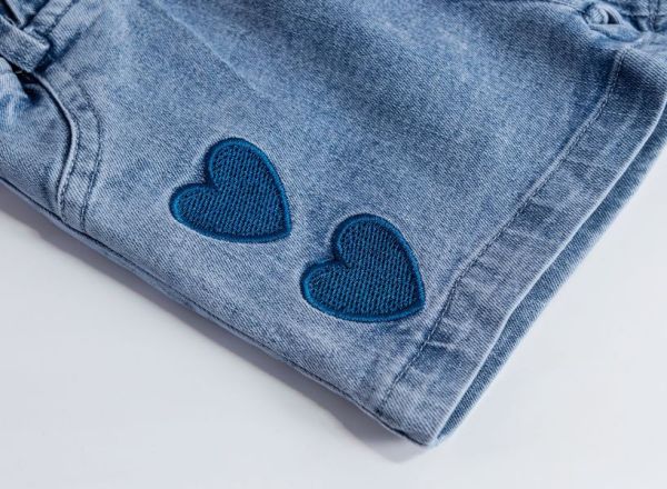 【現貨】女童愛心刺繡 牛仔短褲 休閒牛仔褲 