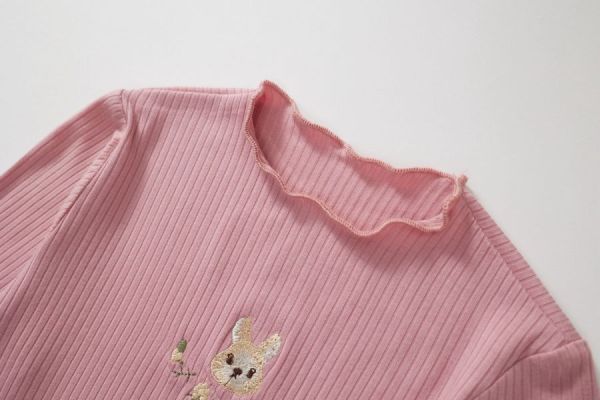 【現貨】女童甜美兔子刺繡 長袖木耳邊內搭上衣 