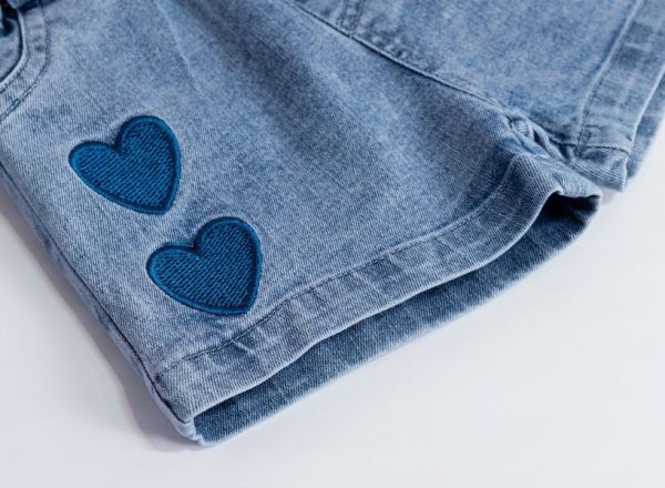 【現貨】女童愛心刺繡 牛仔短褲 休閒牛仔褲 