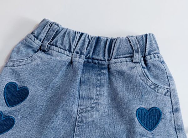 【現貨】女童愛心刺繡 牛仔短褲 休閒牛仔褲 