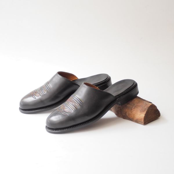 Unmarked Nahua Mule Leather Sandals unmarked,unmarked 台灣,unmarked 拖鞋, unmarked 
dr sole 拖鞋,刺繡拖鞋,皮拖鞋,穿搭 拖鞋