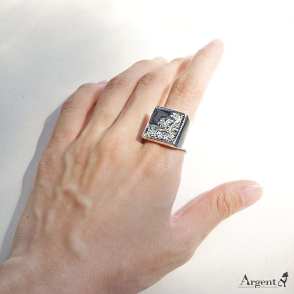 「唐草印章戒(方形.寬版)」純銀戒指｜925銀飾戒指推薦(可加購刻字)  手工雕刻唐草紋路，每個不同 企業競賽獎戒,紀念銀戒,榮耀紀念禮物