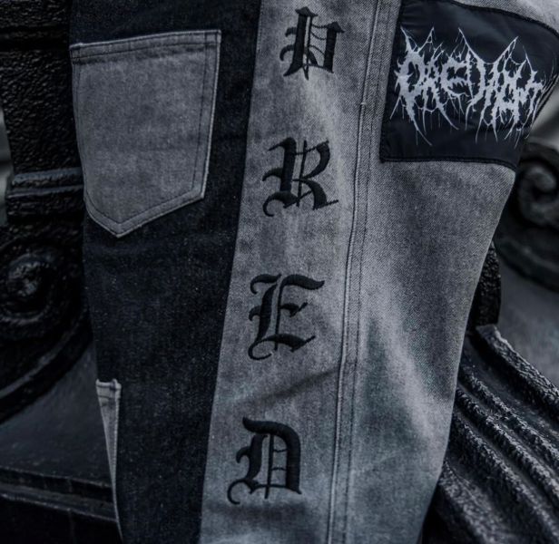 SHOWY聯名款 撞色 拼接 哥德字刺繡 牛仔長褲 SHOWY聯名款 撞色 拼接 哥德字刺繡 牛仔長褲