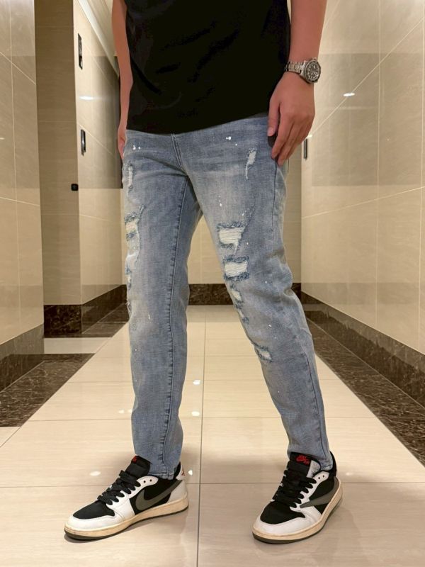 小直筒 淺藍 刷破 錐形牛仔褲 上寬下窄 牛仔破褲 小直筒 淺藍 刷破 錐形牛仔褲 上寬下窄 牛仔破褲